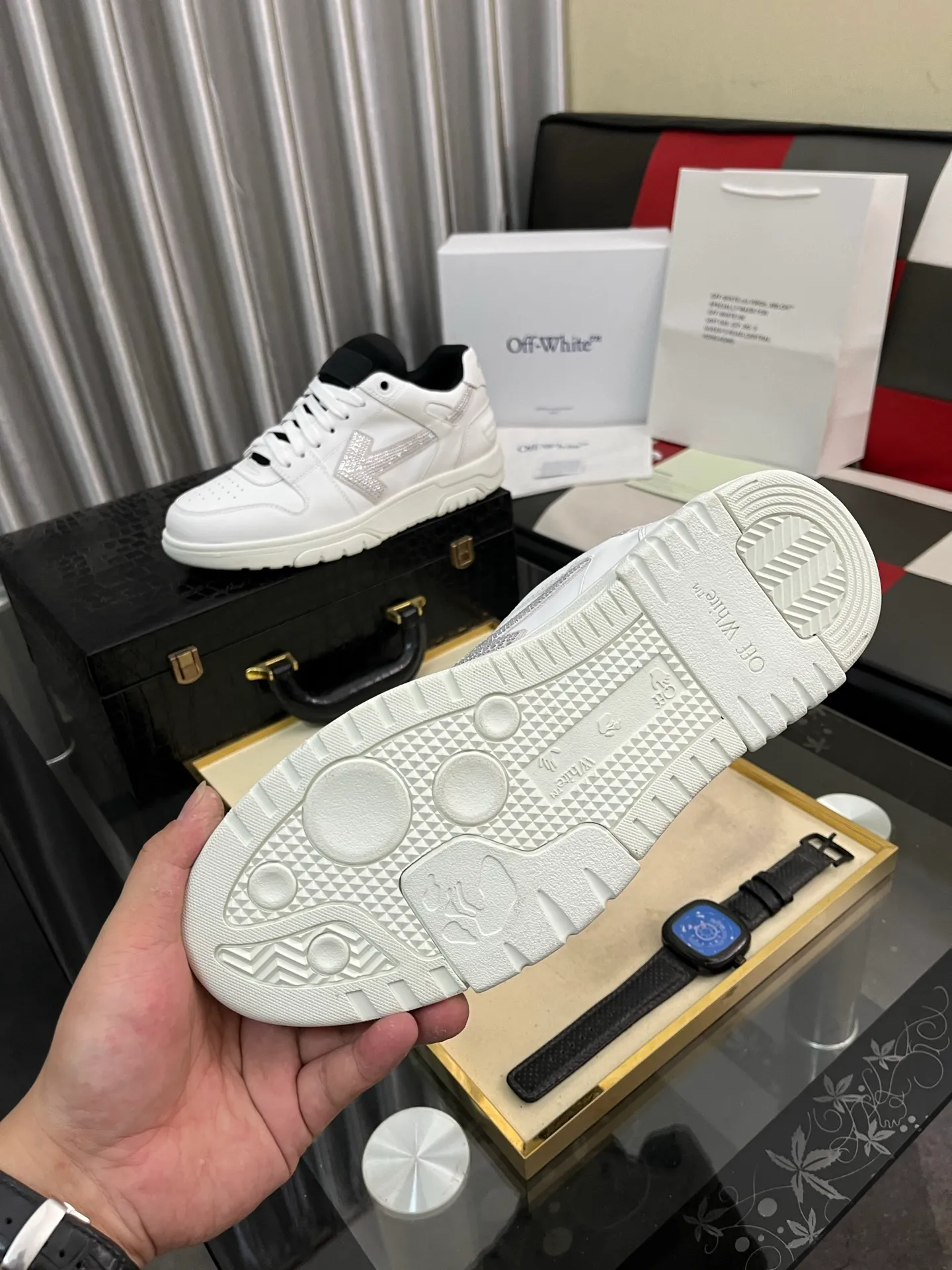 Men's shoes 💰660⌚️⌚️ OFF-White C/O VirGil Abloh fashionable and versatile casual shoes. Exclusive first release of the new model. Made of environmentally friendly cowhide leather and mesh fabric upper material. The insole is embedded with foam cushioning EVA material. The correct midsole is equipped with EVA lightweight cushioning. External tooth nail rubber outsole. The correct accessories are customized simultaneously. Women's model: 35-40 Men's model: 39-45